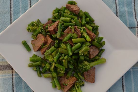Beef Salad with Asparagus and Broccoli 