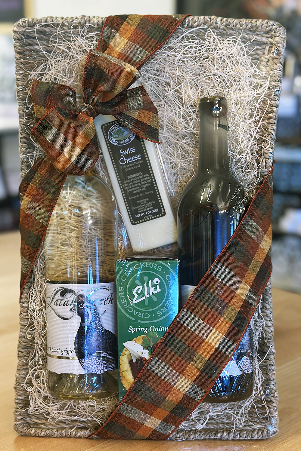 2 bottle wine and bites tray